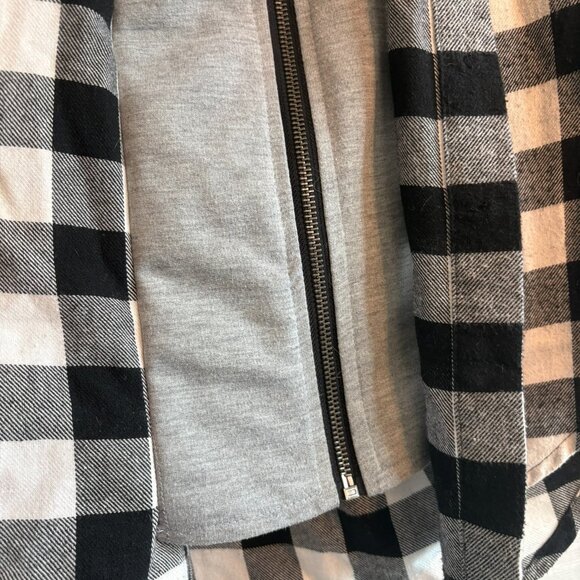 Flannel with built in hoodie S - Picture 3 of 7